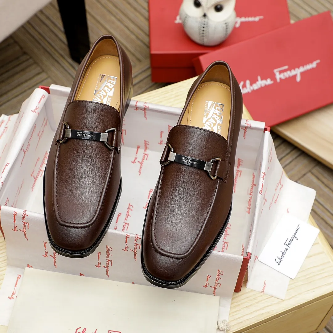 Factory price 460 🔥Ferragamo's new men's casual slip-on shoes🇨🇳Official website original 1:1 mold opening, original quality💯Fine workmanship, high-end luxury☘The upper is made of imported Italian first-layer cowhide🌴Water-dyed🐂Leather lining🍓Rubber wear-resistant and non-slip outsole, breathable and comfortable to wear🍍The first choice for high-grade men, 3 colors available! Code number 38-44 (45.46. Can be customized)